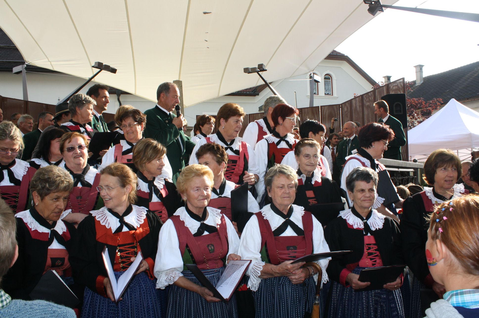 2011-24 Brunnensingen Welsberg.jpg